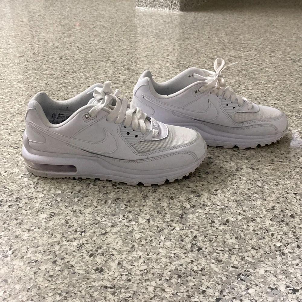 AirMax - Picture 3 of 3